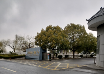 盐城一殡仪馆被指索要8包烟未果，扣留逝者