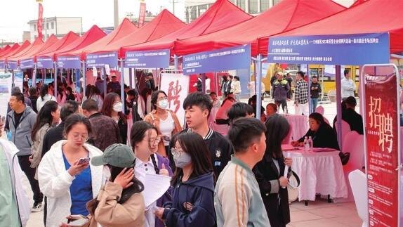 yan6-news-jobfair1.jpg